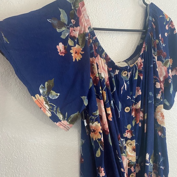 Top - Picture 2 of 6